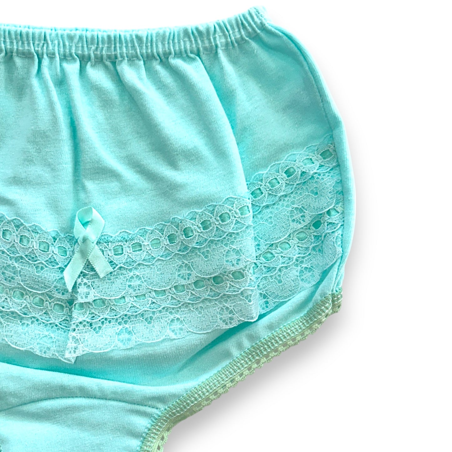 Pantaleta con olan de color económica varias tallas y modelos paquete de 12