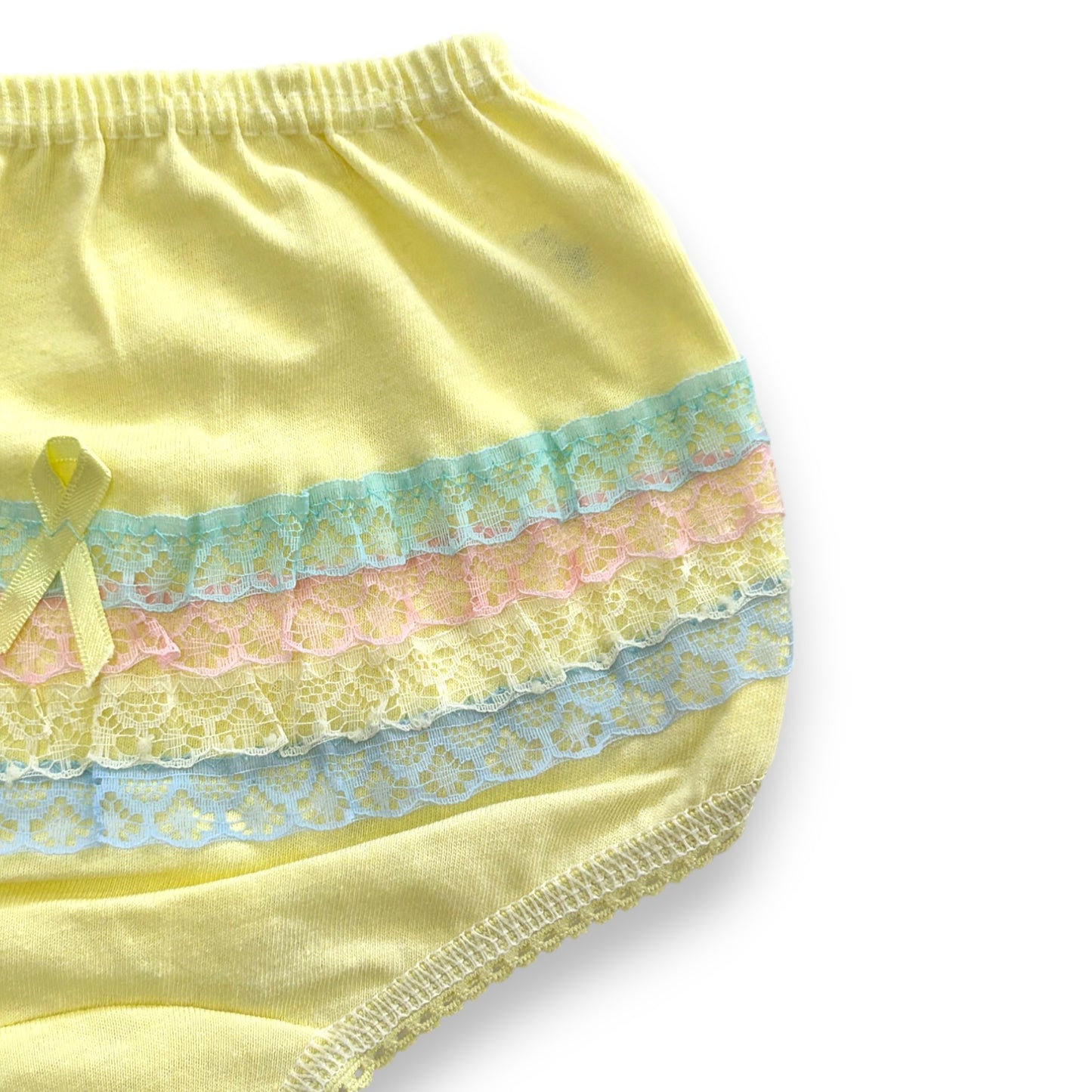 Pantaleta con olan de color económica varias tallas y modelos paquete de 12